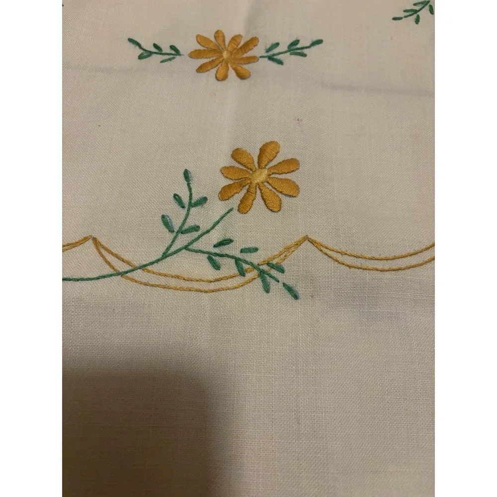 VTG Hand Embroidered Daisy Linen Tablecloth 48x48 + 4 Napkins Cottagecore